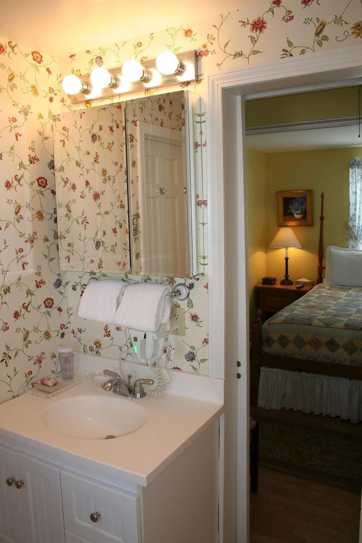 Seven Sea Street Inn Нантакет Экстерьер фото